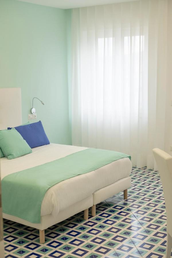 Bed and Breakfast Domus Sole Сорренто Экстерьер фото